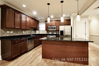 Building Photo - 5528 S Indiana Ave