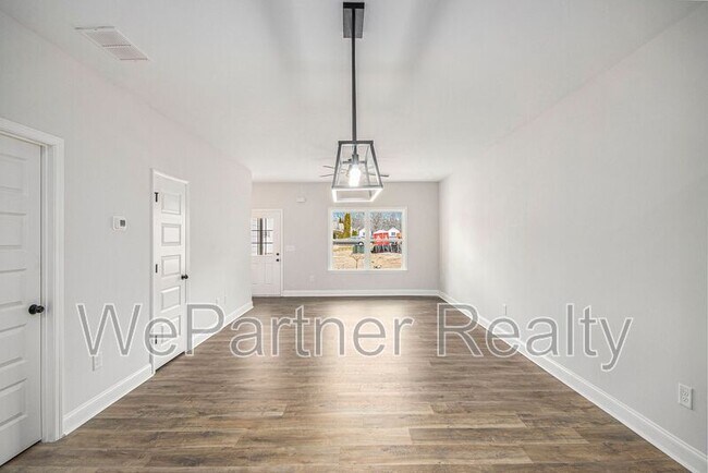 Building Photo - 124 Crestpoint Rd