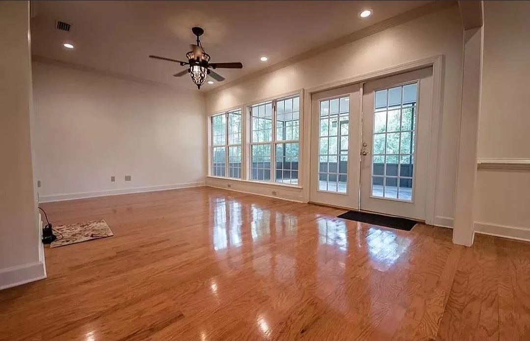 Building Photo - 2 Lauries Pointe