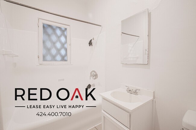 Building Photo - 706 N St Andrews Pl