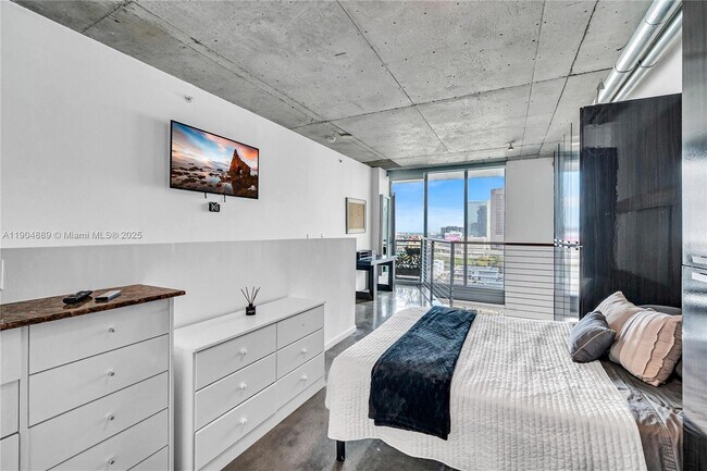 Building Photo - 690 SW 1st Ct