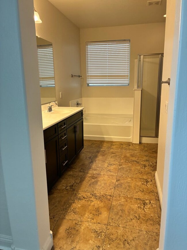 Building Photo - 18408 N Salerno Dr