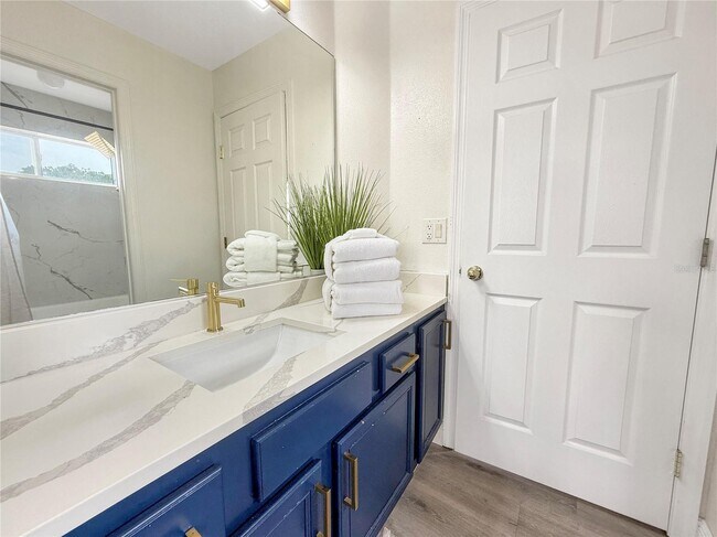 Building Photo - 530 Orista Dr
