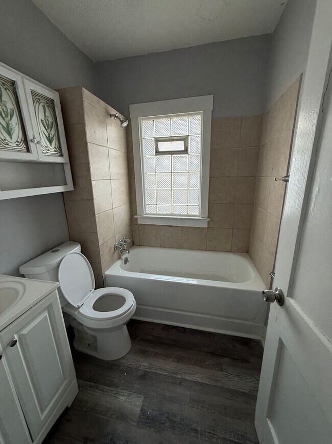 Building Photo - 1417 E 175th St