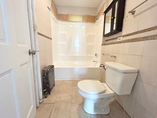 Building Photo - 22 Humphreys St