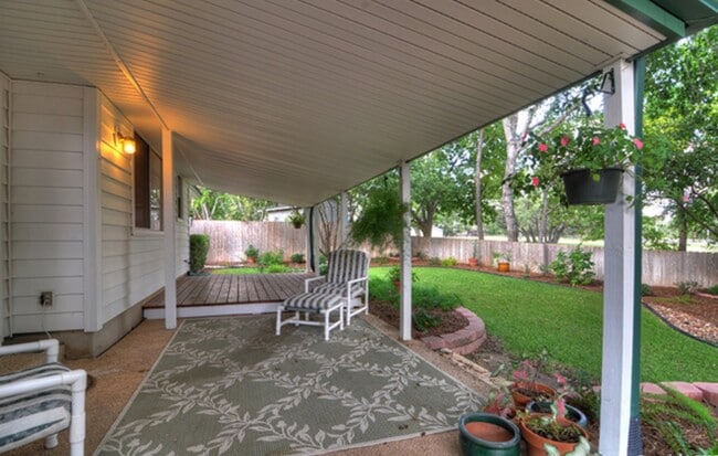 Building Photo - 129 Splitrock Ln