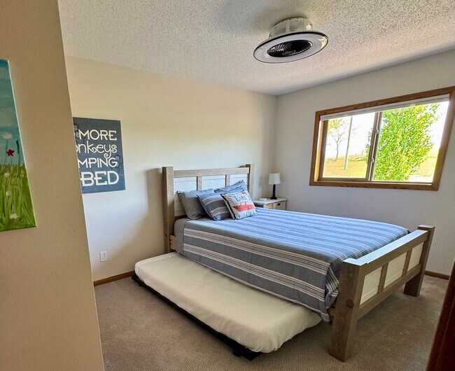 Building Photo - 41208 Marion Dr N