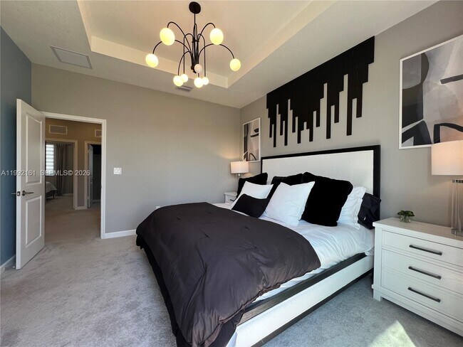 Building Photo - 680 SE 13th Ct