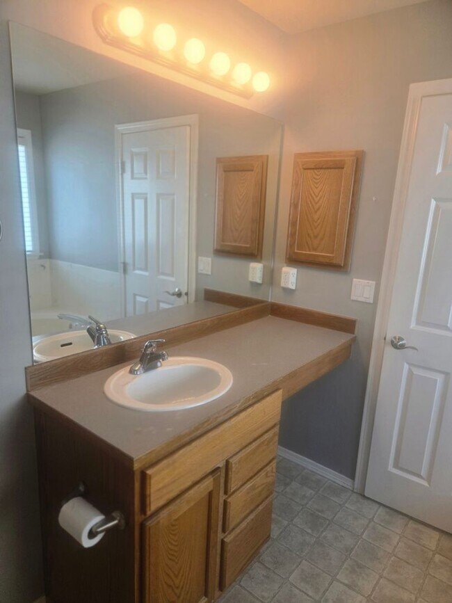 Building Photo - 3bd/2.5ba Maple Valley Home