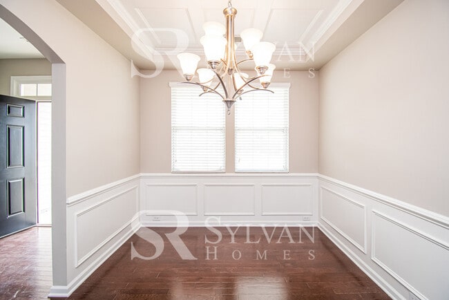 Building Photo - Feel welcome in this well-maintained 4BR 2...