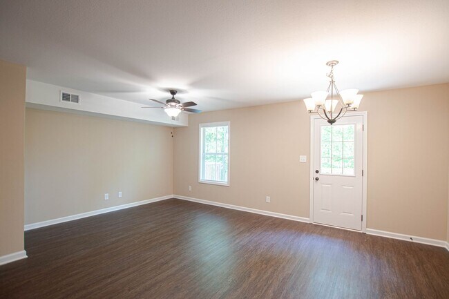 Building Photo - 222 Smithson Ln