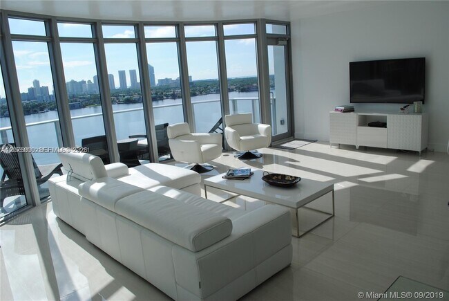 Building Photo - 17301 Biscayne Blvd