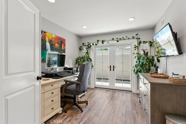 Building Photo - 24585 Overlake
