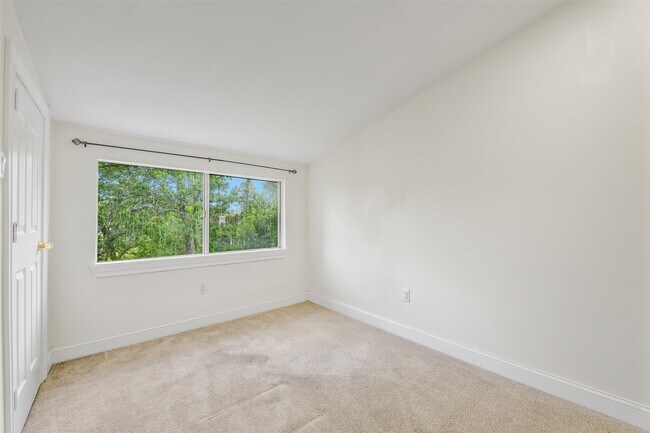 Building Photo - 4712 33rd St E