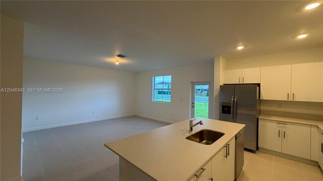 Building Photo - 2475 SE 29th Dr
