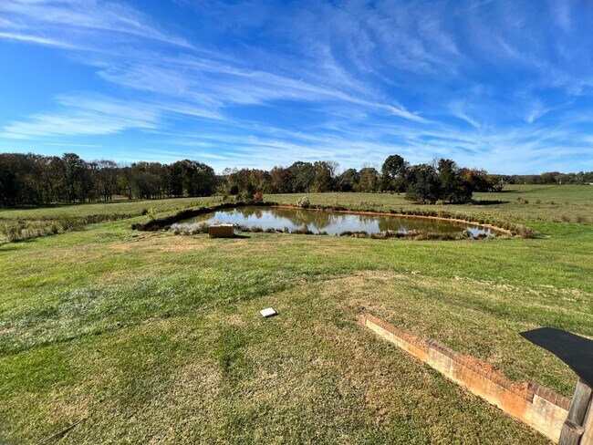 Building Photo - Country Living for Lease