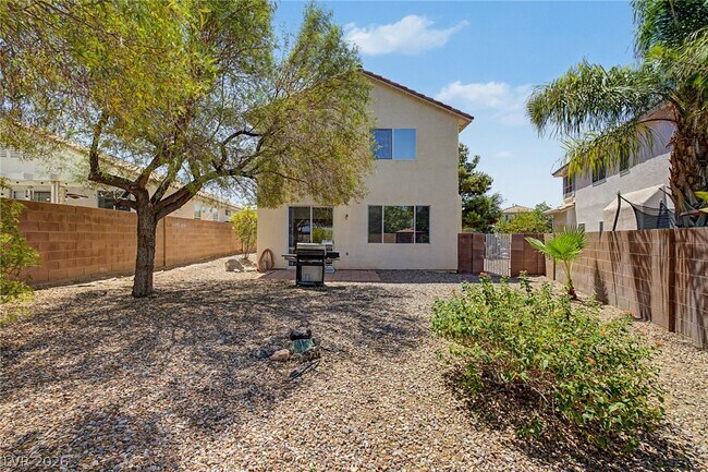Building Photo - 2392 Predera Ave