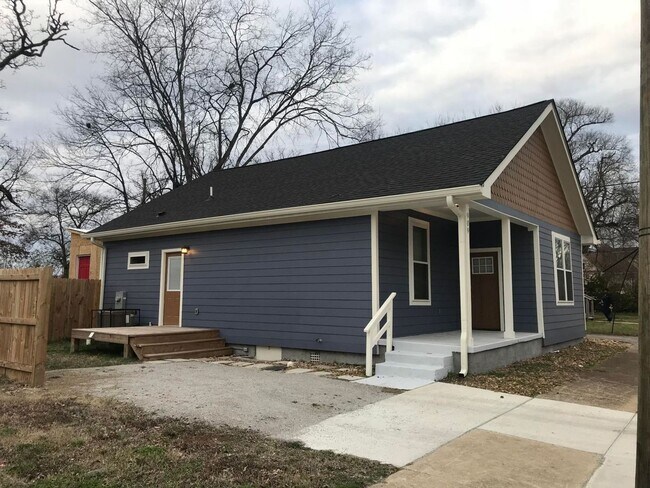 Building Photo - 909 Kelley St