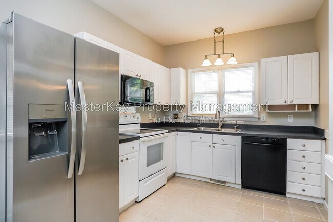 Building Photo - 1600 Nesfield Pl