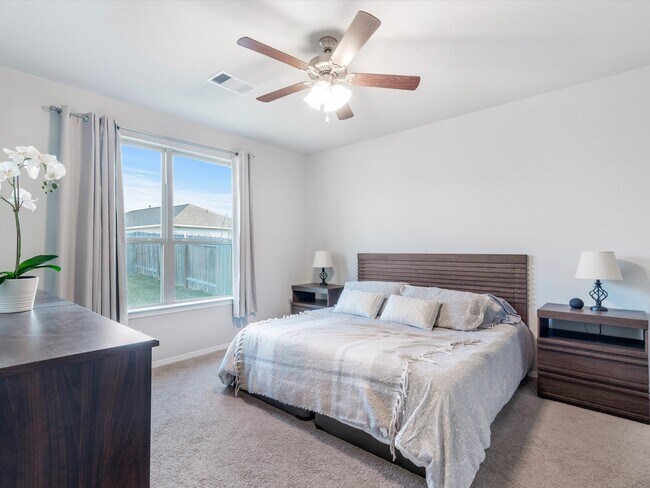 Building Photo - 10811 Violet Bloom Dr