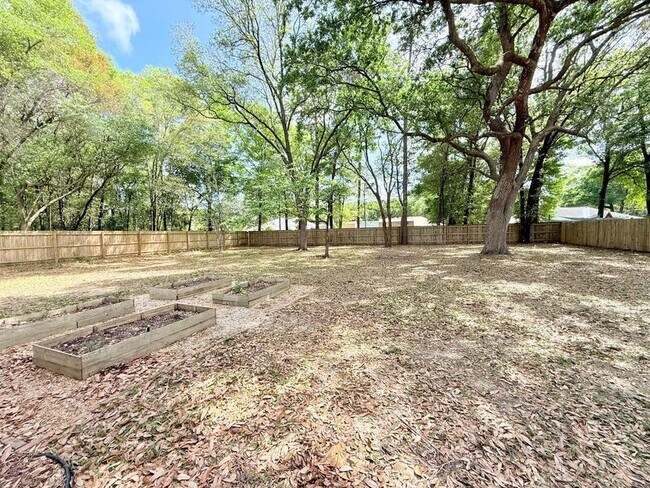 Building Photo - 5949 Rolling Greens Dr