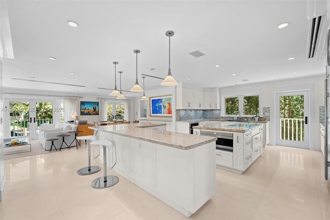 Building Photo - 6831 Sunrise Ct