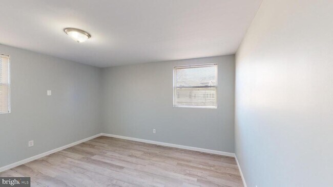 Building Photo - 910 Gateway Blvd