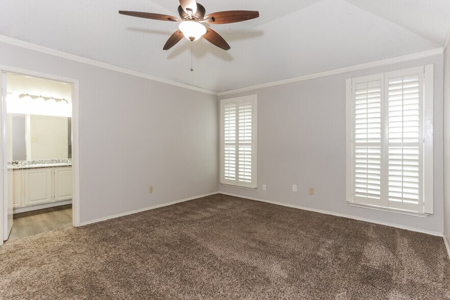 Building Photo - 1505 Gainsborough Way