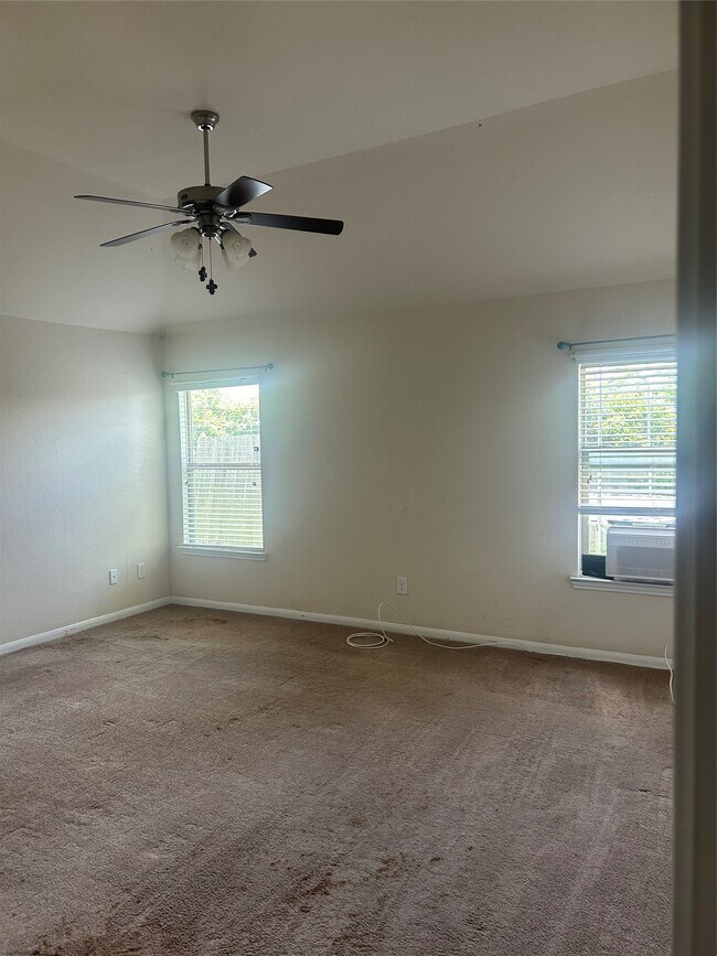 Building Photo - 8407 Broadleaf Ave