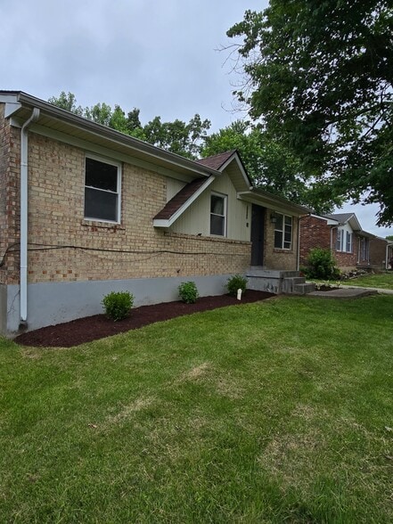 Building Photo - 5900 Carmelwood Cir