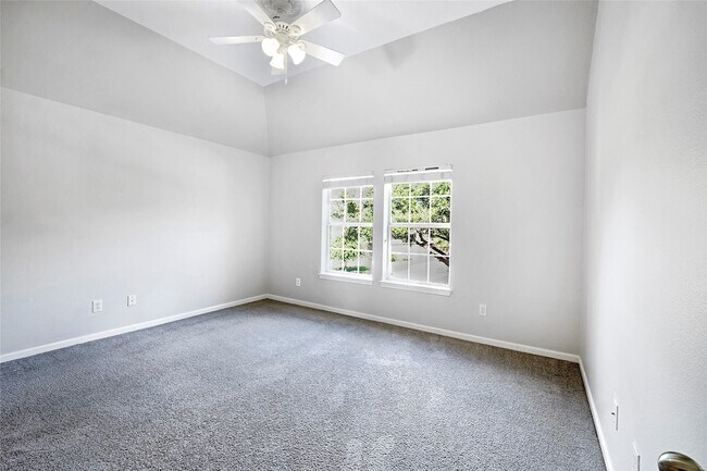 Building Photo - 13707 Elm Shores Dr