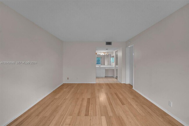 Building Photo - 1000 SW 125th Ave