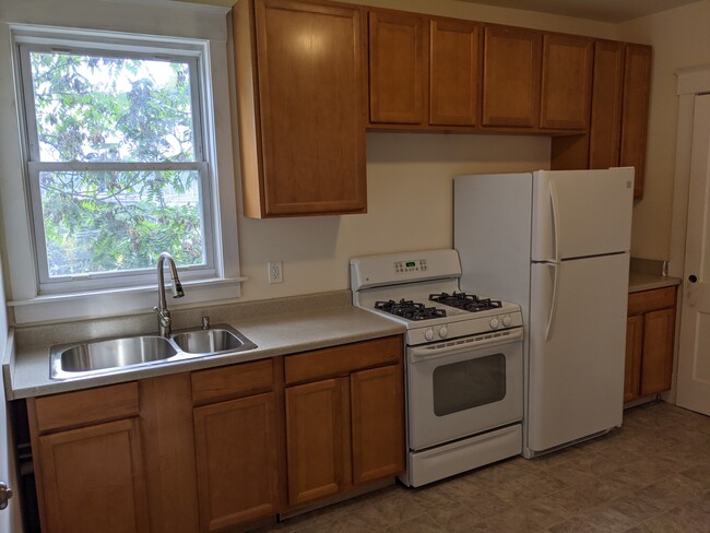 Kitchen - 2829 Marshall Ave