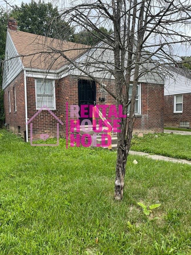 Building Photo - ~ 3 BEDROOM 1.5  BATH SINGLE FAMILY HOME~ ...