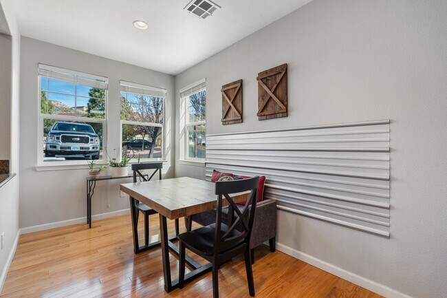 Building Photo - Furnished & Fully Equipped Low Maintenance Town Home (Somersett - Utilities Included)