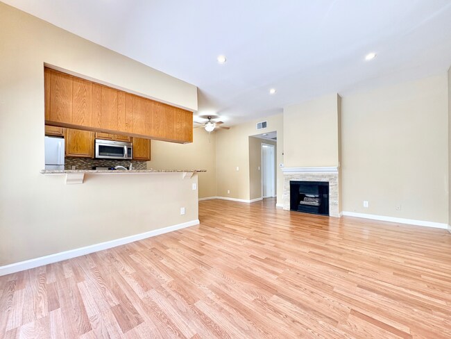 Building Photo - Modern 1BR in Valley Glen w/ Fireplace + Balcony