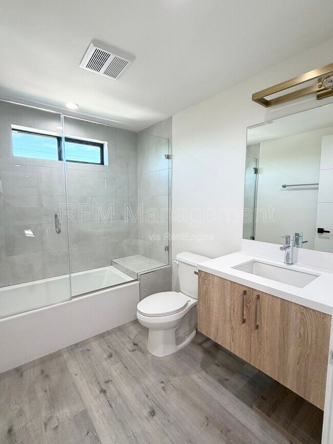 Building Photo - 5923 Laurel Canyon Blvd