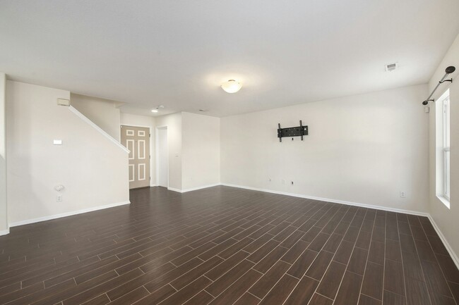 Building Photo - 3950 Celtic Ln