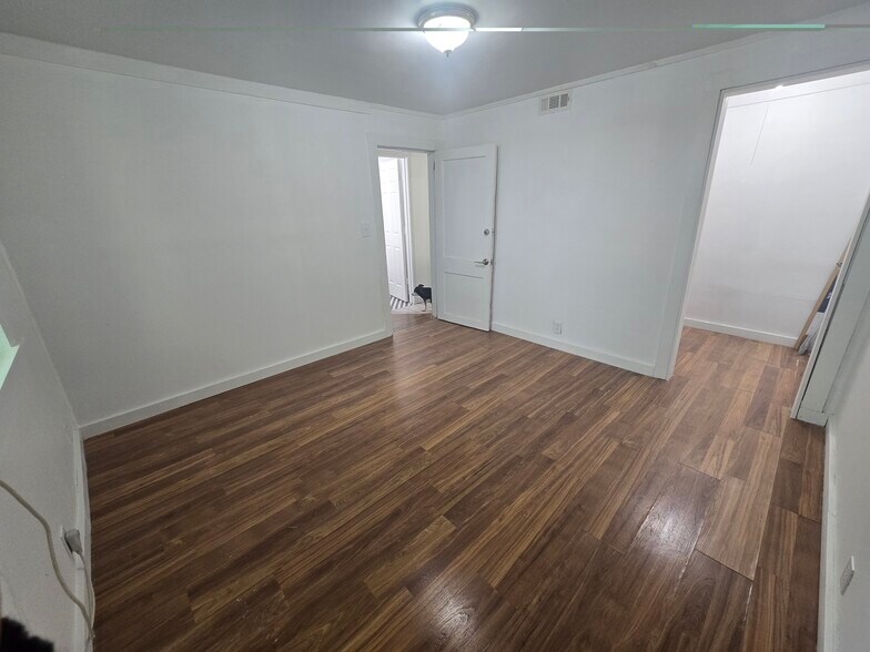 Building Photo - 1014 Moreland Ave SE