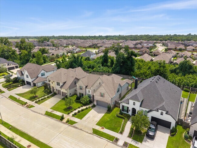 Building Photo - 1911 Golden Leaf Dr