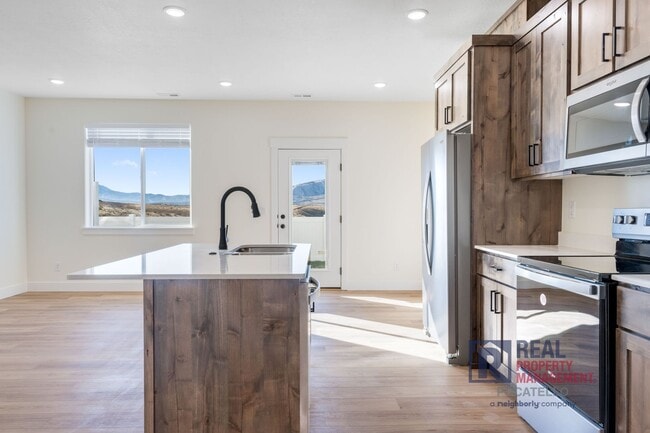 Building Photo - Brand New 3 Bedroom 2.5 Bath Townhome - Small dog allowed