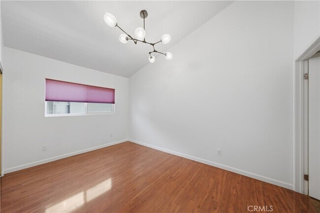 Building Photo - 1554 N Hobart Blvd