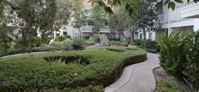 Building Photo - 3565 Linden Ave