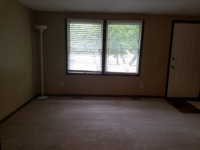 Living Room - 119 Columbia Dr