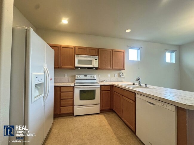 Building Photo - 3BR Silver Creek Home w/ Loft, Fireplace & 2-Car Garage!!