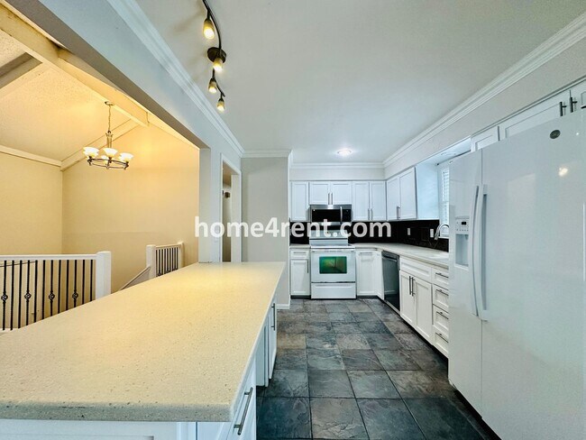 Building Photo - A Lovely Four Bedroom Home in Lenexa w/ Wood Floors, Finished Basement and a Fenced Yard!