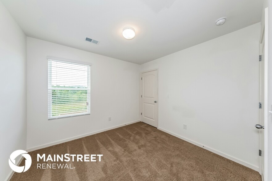 Building Photo - 940 Hawthorn Ln