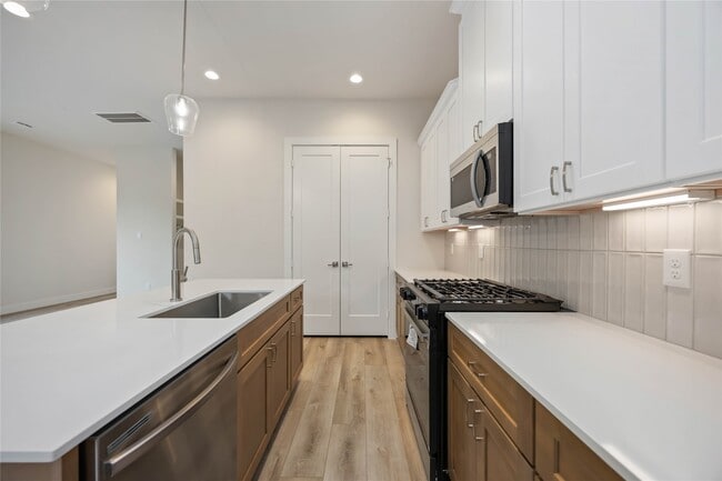 Building Photo - 6117 Campos Dr