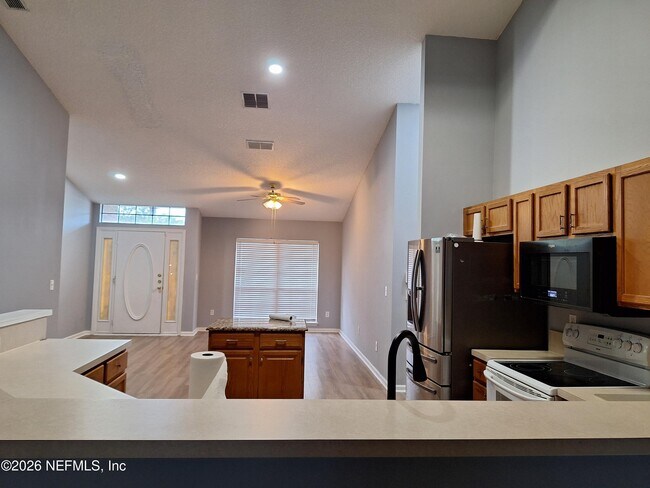 Building Photo - 513 White Jasmine Way