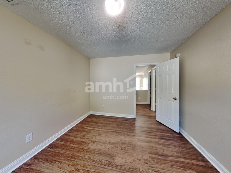 Building Photo - 6737 Amber Springs Way